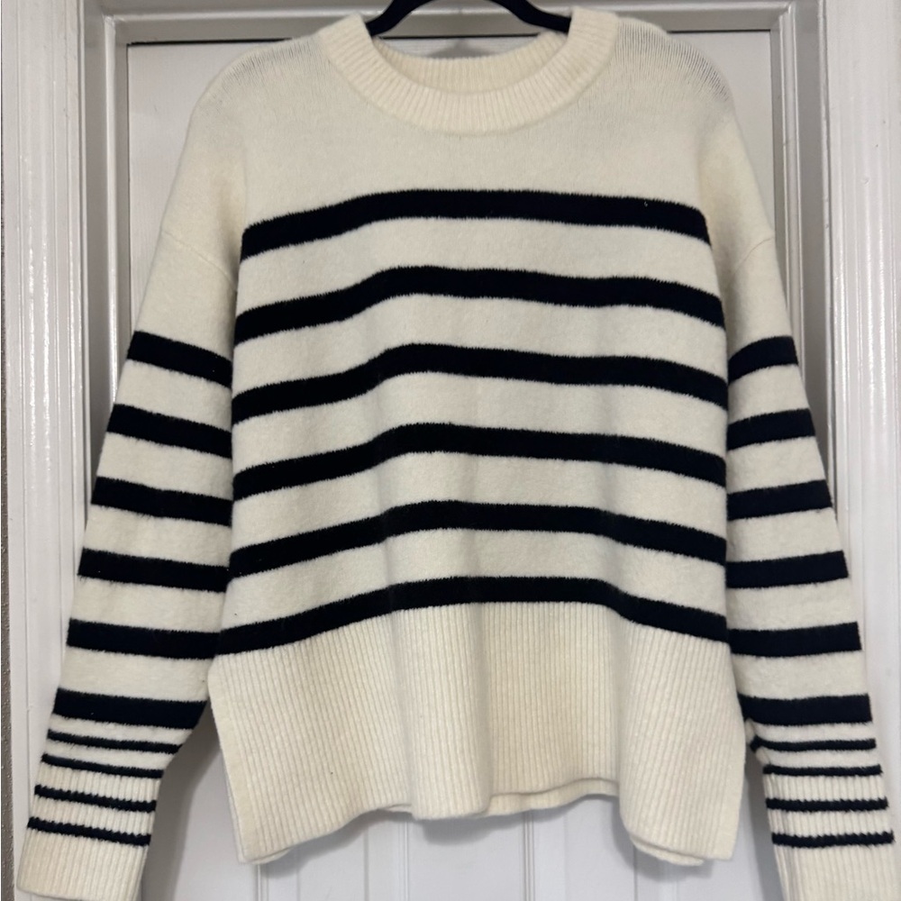 STYLUS Black and White Striped Sweater